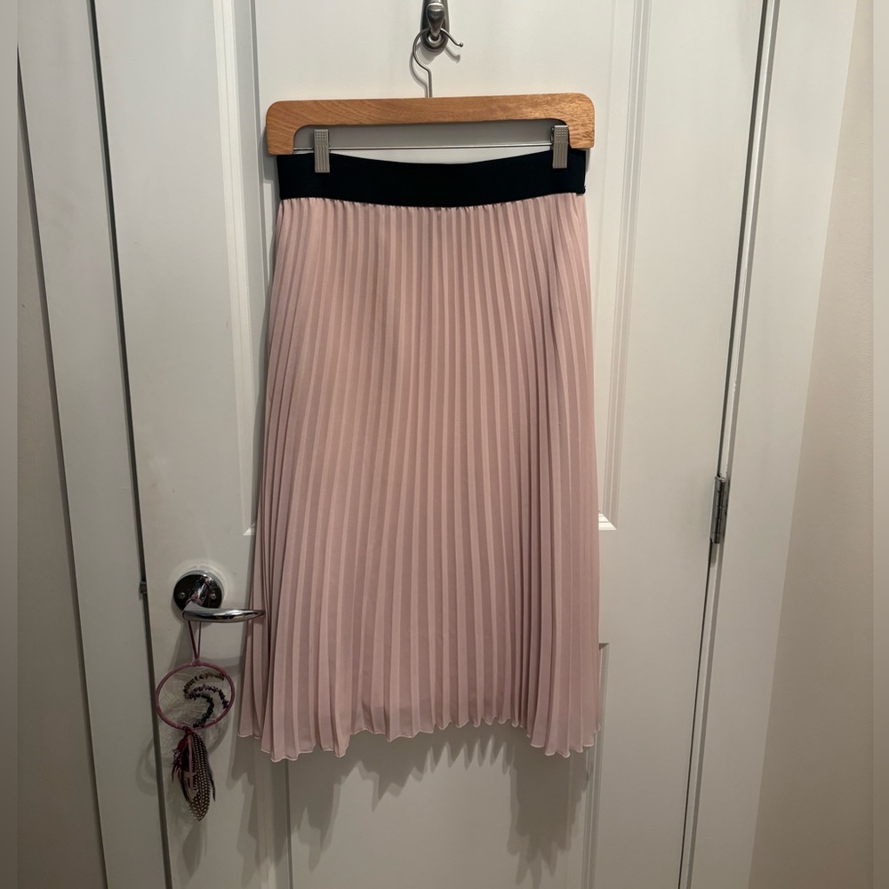 DKNY Elegant Pink Pleated Skirt